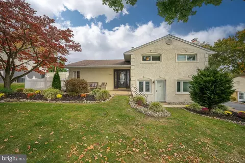 431 Burns Dr, Springfield, PA 19064