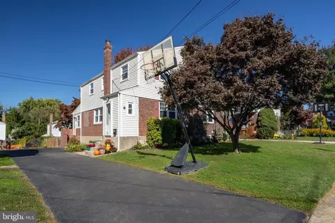 760 Oak View Rd, Ardmore, PA 19003