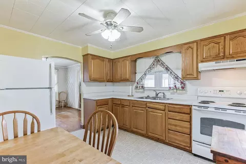 1224 Chestnut St, Marcus Hook, PA 19061 photo 3