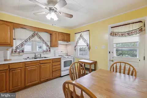 1224 Chestnut St, Marcus Hook, PA 19061 photo 5