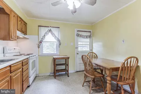 1224 Chestnut St, Marcus Hook, PA 19061 photo 4