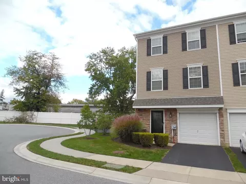 22 Faraday Ct, Morton, PA 19070