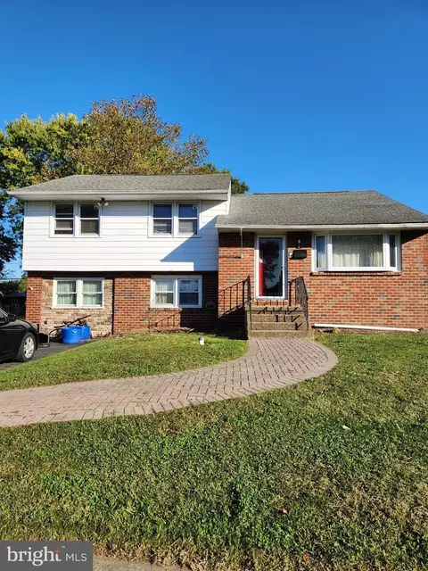 8 Brookwood Pl, Brookhaven, PA 19015