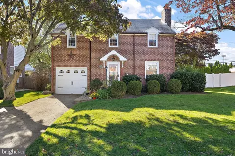 26 Pickwick Ln, Newtown Square, PA 19073