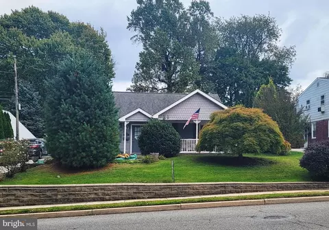 339 Sugartown Rd, Wayne, PA 19087