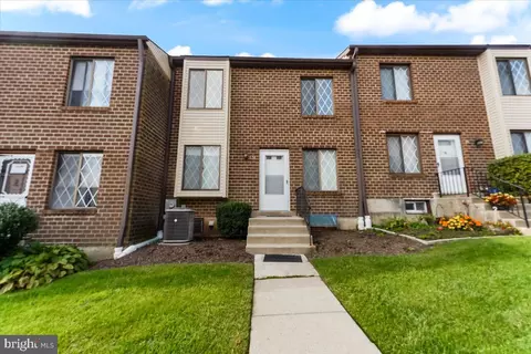 5200 Hilltop Dr #S14, Brookhaven, PA 19015