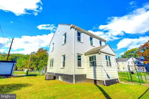 561 Saude Ave, Essington, PA 19029