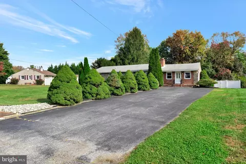 4175 Oliver Ln, Boothwyn, PA 19061