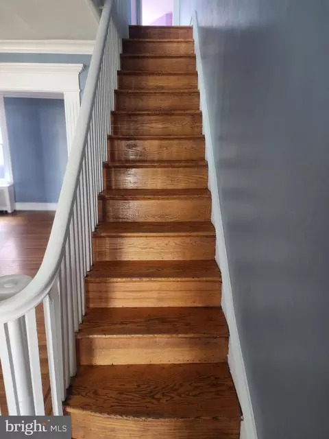 Entry Way - 252 Avon Rd, Upper Darby, PA 19082 photo 2 of 5