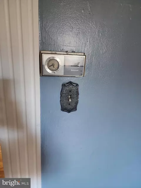 Bath - 252 Avon Rd, Upper Darby, PA 19082 photo 3 of 3