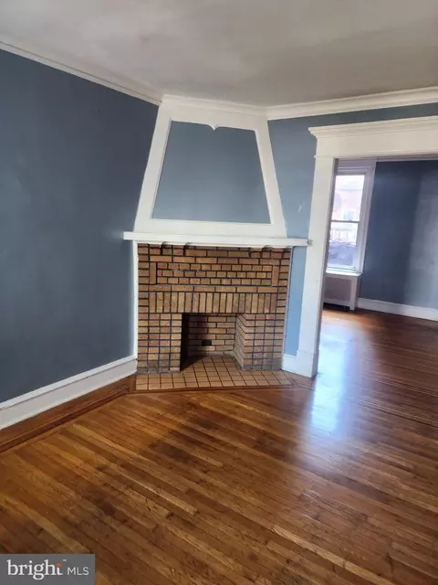 Living - 252 Avon Rd, Upper Darby, PA 19082 photo 1 of 1