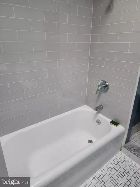 Bath - 252 Avon Rd, Upper Darby, PA 19082 photo 1 of 3