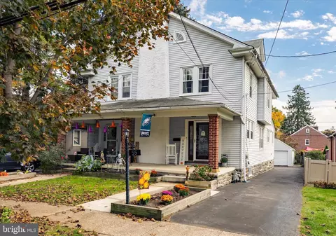 55 W Marthart Ave, Havertown, PA 19083