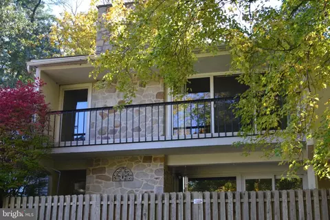 258 W Chelsea Cir, Newtown Square, PA 19073