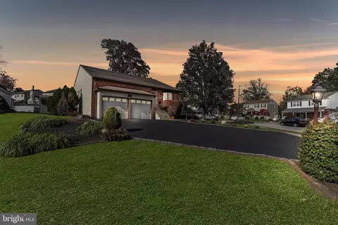 140 Cherry Ln, Folsom, PA 19033