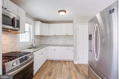2219 E Helms Mnr, Ogden, PA 19061 photo 9