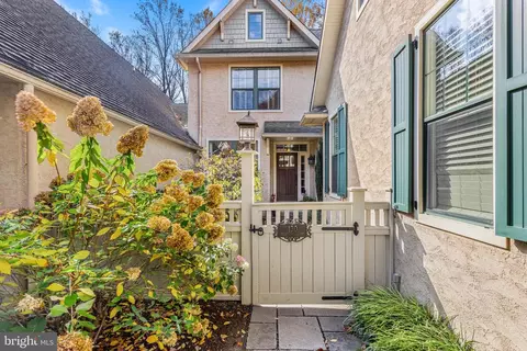 130 Traymore Ln, Media, PA 19063