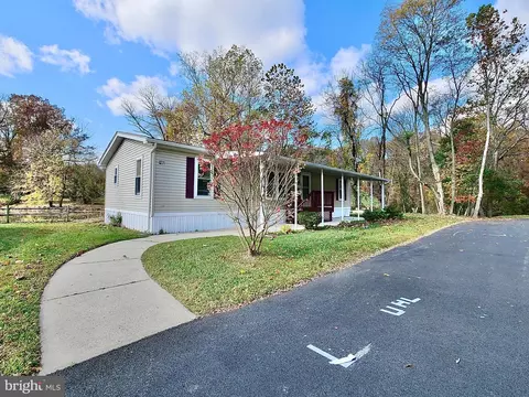 402 White Sands Dr, Media, PA 19063