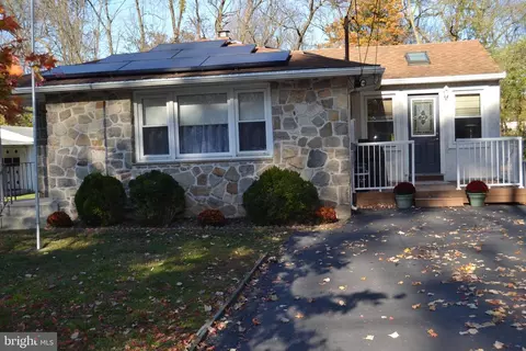 2185 Locust St, Marcus Hook, PA 19061