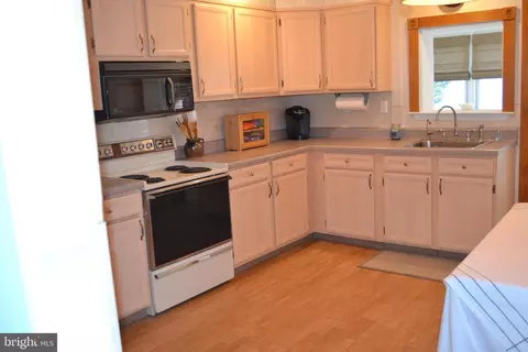 2185 Locust St, Marcus Hook, PA 19061 photo 17