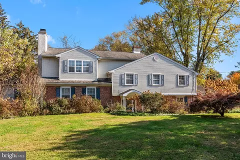 521 Horseshoe Dr, Media, PA 19063
