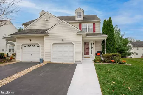 35 Steeplechase Cir, Aston, PA 19014