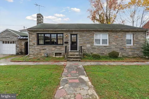 706 Macdade Blvd, Folsom, PA 19033