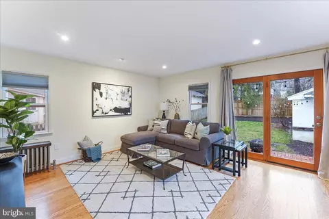 Living - 251 Willow Ave, Wayne, PA 19087 photo 2 of 4