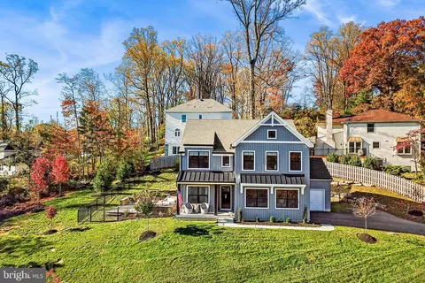 8 Langton Ln, Newtown Square, PA 19073