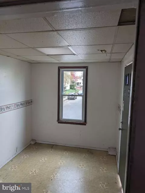 7004 Clinton Rd, Upper Darby, PA 19082 photo 3