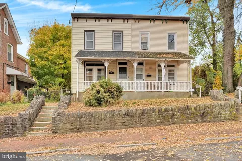 403 9th St, Brookhaven, PA 19015