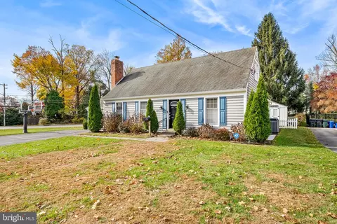 608 Valley View Rd, Ardmore, PA 19003
