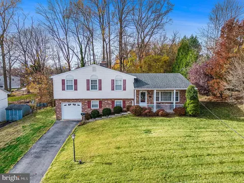 2840 Overlook Dr, Aston, PA 19014