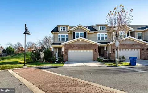 226 Elton Farm Cir, Glen Mills, PA 19342