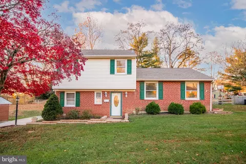 815 Lincoln Dr, Brookhaven, PA 19015