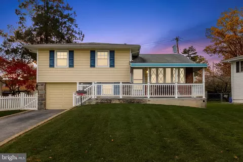 602 Wynnbrook Rd, Secane, PA 19018