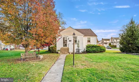 1300 Melrose Ter, Folsom, PA 19033