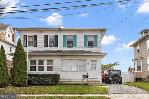 38 E Broadway Ave, Clifton Heights, PA 19018