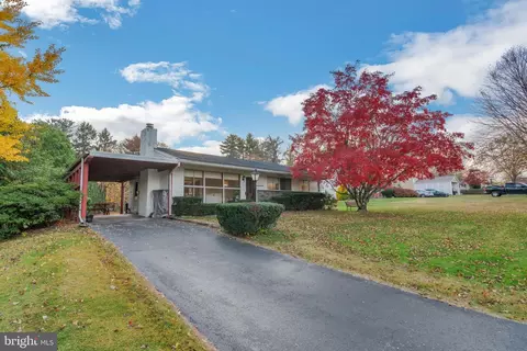 77 War Admiral Ln, Media, PA 19063