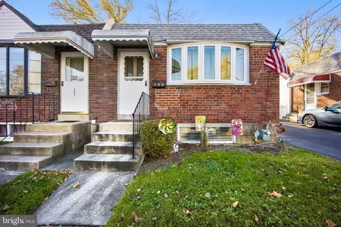 209 Ridley Ave, Folsom, PA 19033