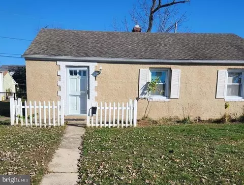 32 Scarlet Ave, Aston, PA 19014