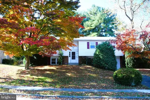 690 Bender Dr, Aston, PA 19014