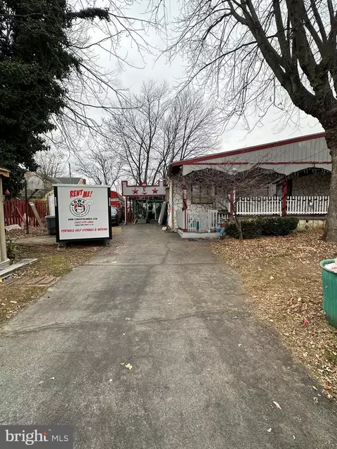 1506 W 12th St, Chester, PA 19013