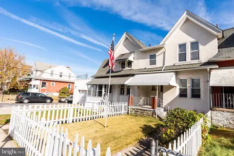 18 Maple St, Marcus Hook, PA 19061 photo 3