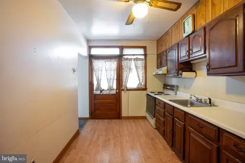18 Maple St, Marcus Hook, PA 19061 photo 7