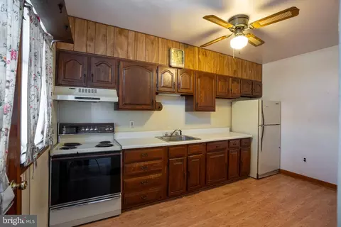 18 Maple St, Marcus Hook, PA 19061 photo 5