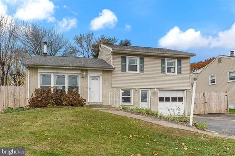 2434 Naamans Creek Rd, Ogden, PA 19061
