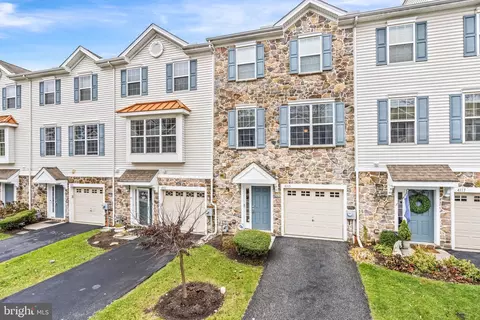 4115 Sophia Ln, Marcus Hook, PA 19061
