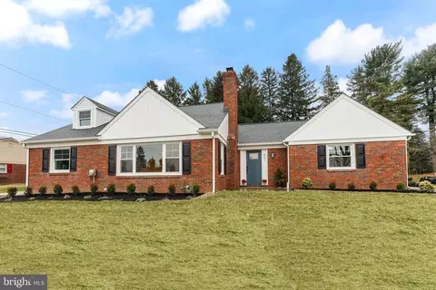 461 Collins Dr, Springfield, PA 19064