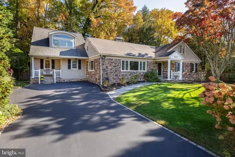 905 Coopertown Rd, Bryn Mawr, PA 19010